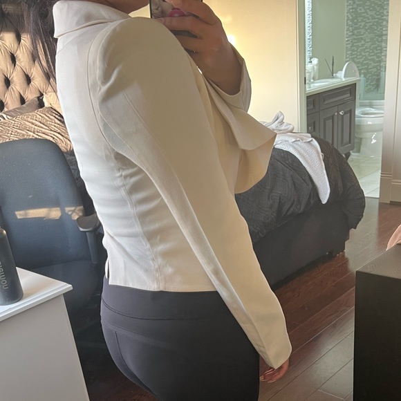 BCBG cream blazer Size small - Picture 3 of 6